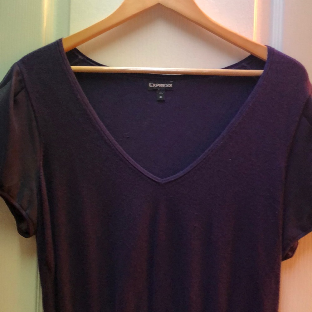 🌸🌸 Pretty in purple dressy/casual v neck